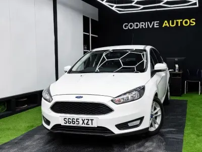 Used Ford Focus Zetec 125 HP (91 kW) 2015 White Hatchback