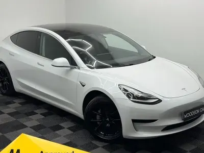 Używany Tesla Model 3 Standard Range Plus 239 kW (325 KM) 2019 Sedan/Limuzyna