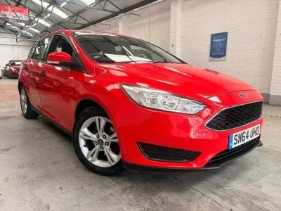 Używany Ford Focus Studio 85 KM (62 kW) 2015 Czerwony Hatchback