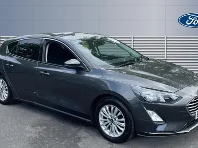 Begagnad Ford Focus Titanium 120 HK (88 kW) 2020 Grå Halvkombi