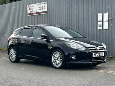 Usado Ford Focus Zetec 115 HP (84 kW) 2013 Preto Citadino