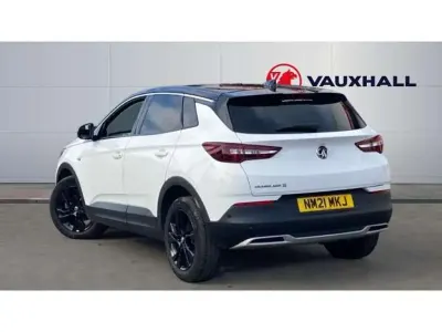 Used Vauxhall Grandland X SRi 131 HP (96 kW) 2021 White SUV