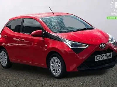 Used Toyota Aygo X-play 72 HP (52 kW) 2020 Red Hatchback