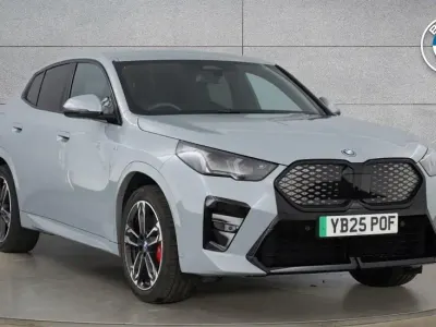 Usado BMW iX2 M Sport 147 kW (201 HP) 2025 Cinzento SUV