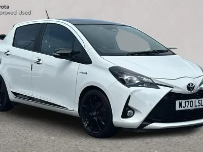 Used Toyota Yaris Hybrid Sport 101 HP (74 kW) 2019 Pure white bitone Hatchback