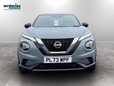 Begagnad Nissan Juke N-Connecta 2024 Grå SUV