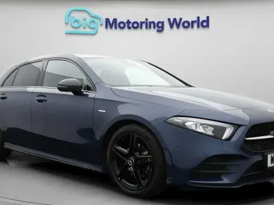 Używany Mercedes A180 Executive 136 KM (100 kW) 2022 Niebieski Hatchback