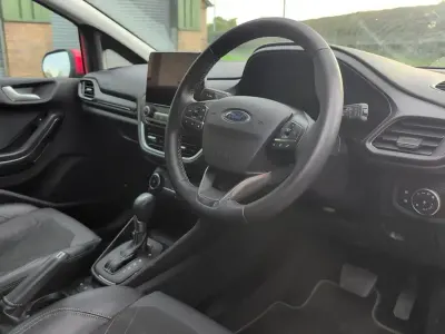 Używany Ford Fiesta Titanium 125 KM (91 kW) 2022 Czerwony Hatchback