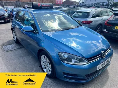 Usado VW Golf VII SE 105 HP (77 kW) 2013 Azul Citadino