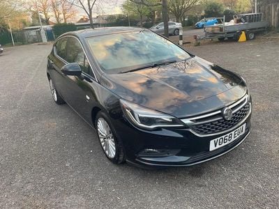 Used Vauxhall Astra Elite 200 HP (147 kW) 2018 Black Hatchback