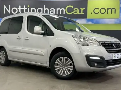 Gebraucht Peugeot Partner Tepee Active 98 PS (72 kW) 2017 Van / Kleinbus