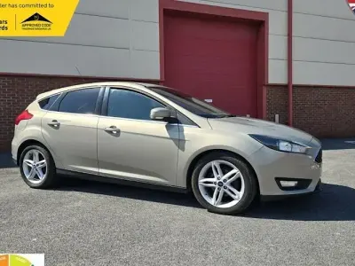 Used Ford Focus Zetec 120 HP (88 kW) 2015 Silver Hatchback