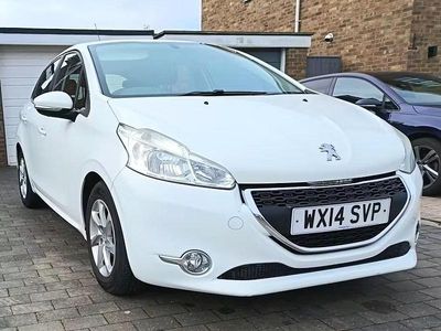 Used Peugeot 208 Active 82 HP (60 kW) 2014 White Hatchback