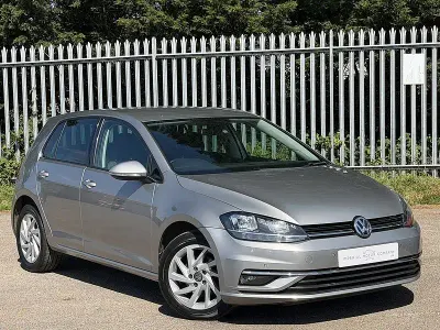 Begagnad VW Golf VII Match 115 HK (84 kW) 2019 Silver Halvkombi