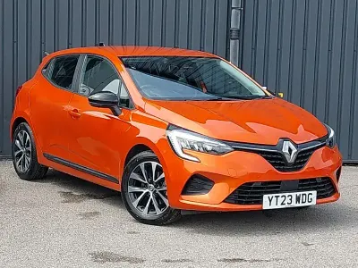Used Renault Clio Evolution 145 HP (106 kW) 2023 Orange Hatchback