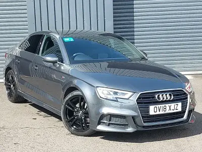 Usado Audi A3 S-Line 116 CV (85 kW) 2018 Gris Berlina