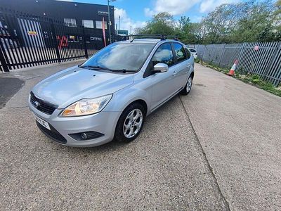 Begagnad Ford Focus Sport 110 HK (80 kW) 2011 Silver Halvkombi