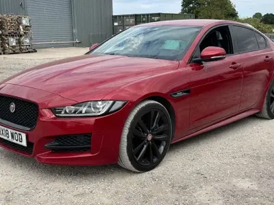 Used Jaguar XE Ingenium 200 HP (147 kW) 2018 Red Sedan