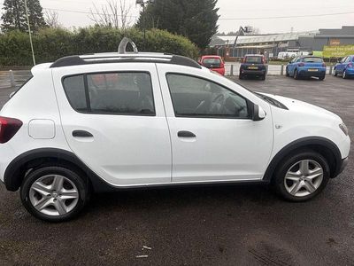 Used Dacia Sandero Lauréate 90 HP (66 kW) 2016 White Hatchback