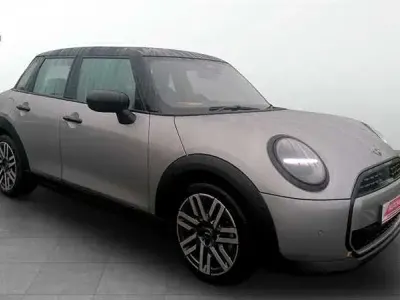 Usado Mini Cooper Classic 156 CV (114 kW) 2024 Plateado Utilitario