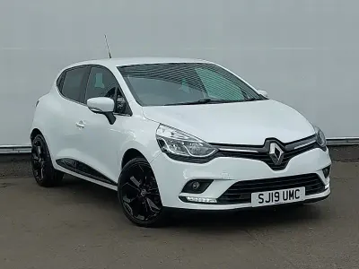 Used Renault Clio Iconic 90 HP (66 kW) 2019 White Hatchback
