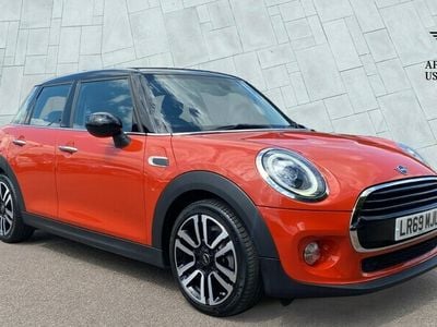 Używany Mini Cooper Classic 134 KM (98 kW) 2019 Pomarańczowy Hatchback