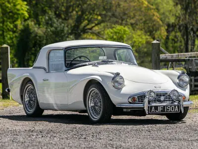 Used Daimler SP 250 1974 Cream