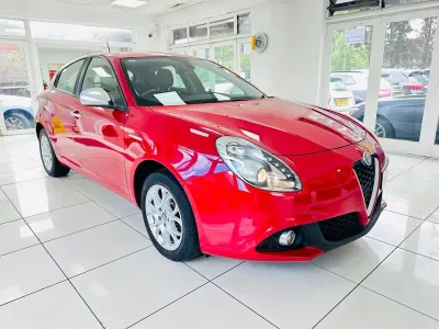 Begagnad Alfa Romeo Giulietta Super 175 HK (128 kW) 2017 Röd Halvkombi