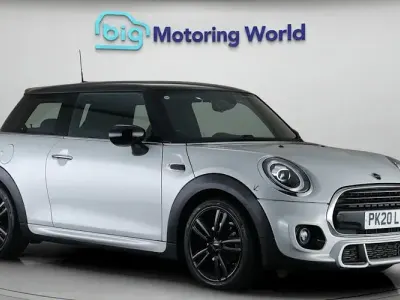 Używany Mini Cooper Hatch 136 KM (100 kW) 2020 Srebrny Hatchback