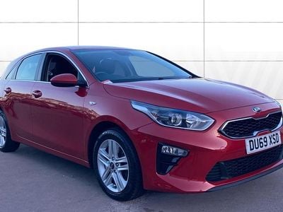 Usado Kia Ceed 136 CV (100 kW) 2019 Rojo Utilitario