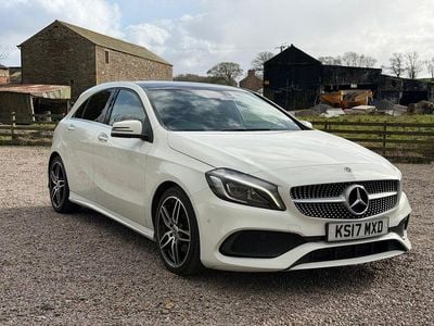 Begagnad Mercedes A200 AMG Line Premium Plus 2017 Vit Halvkombi