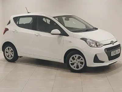 Used Hyundai i10 SE 66 HP (48 kW) 2018 White Hatchback
