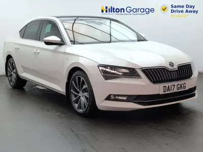 Used Skoda Superb LAURIN & KLEMENT 190 HP (139 kW) 2017 White Hatchback