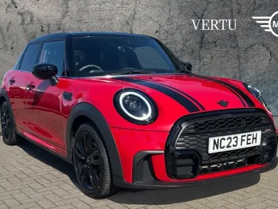 Usado Mini Cooper Hatch 156 CV (114 kW) 2022 Rojo Utilitario