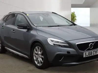 Begagnad Volvo V40 Plus 2019 Grå Halvkombi