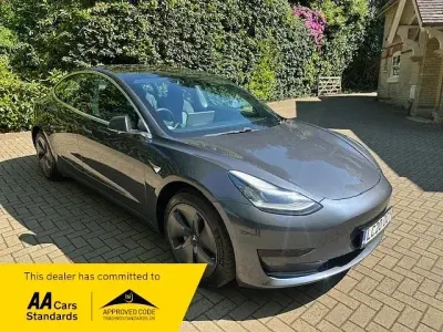Käytetty Tesla Model 3 Standard Range Plus 366 kW (498 HP) 2020 Harmaa Sedan