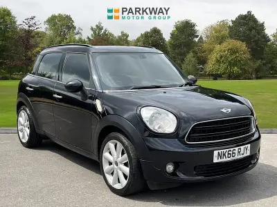 Used Mini Cooper Countryman 120 HP (88 kW) 2016 Absolute black SUV
