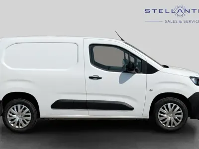 Used Peugeot Partner Premium 100 HP (73 kW) 2022 White MPV