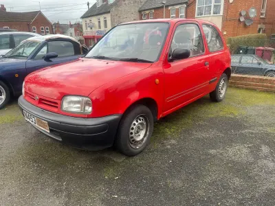 Begagnad Nissan Micra 54 HK (39 kW) 1995 Röd Halvkombi