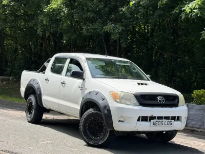 Used Toyota HiLux 120 HP (88 kW) 2008 White Pickup