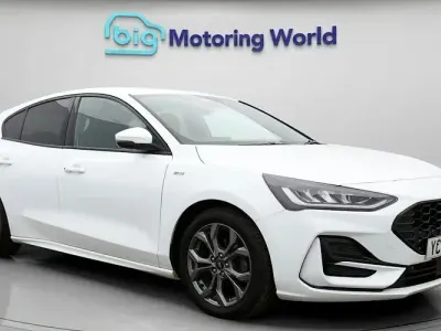 Używany Ford Focus ST-Line 125 KM (91 kW) 2023 Biały Hatchback