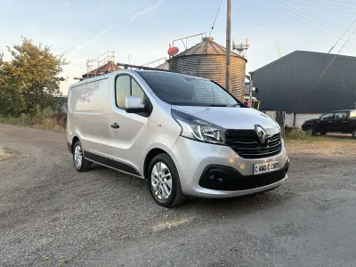 Used Renault Trafic 2017 Silver MPV