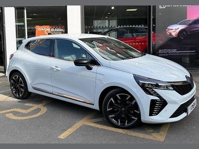 Used Renault Clio V Techno 143 HP (105 kW) 2024 Glacier white  Hatchback