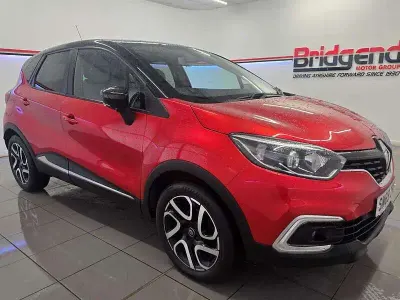 Used Renault Captur Iconic 88 HP (64 kW) 2020 Red/black SUV