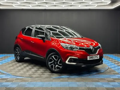 Used Renault Captur Iconic 90 HP (66 kW) 2018 Red/black SUV
