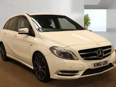 Used Mercedes B180 2011 White Hatchback