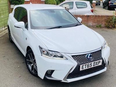 Lexus CT200h