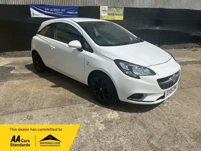 Used Vauxhall Corsa SRi 70 HP (51 kW) 2015 White Hatchback
