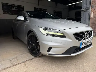 Usado Volvo V40 R-Design Pro 2016 Plateado Utilitario