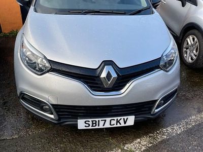 Used Renault Captur Dynamique 90 HP (66 kW) 2017 Silver/black SUV